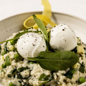 Ein schmackhaftes Gericht wie ein Risotto perfekt abgestimmt mit dem richtigen Käse. Beim Chäs &amp; Wii Abend im ChäsChäuer Bern. 