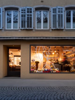 Das charmante Käsefachgeschäft überzeugt nicht nur mit einem harmonischen Ambiente sondern mit seinen ambitionierten Chäsmeitschi.