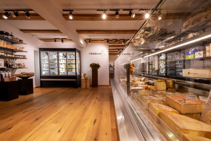 Das charmante Käsefachgeschäft überzeugt nicht nur mit einem harmonischen Ambiente sondern mit seinen ambitionierten Chäsmeitschi.