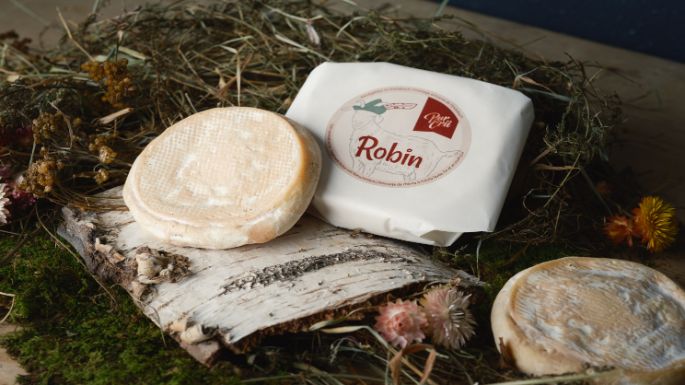 Entlebucher Ziegenkäse mit Rotschmiere. Ein geschmackvoller Ziegenweichkäse mit Charakter. Jetzt im Chäsbueb oder bei Baumann Käse AG kaufen.