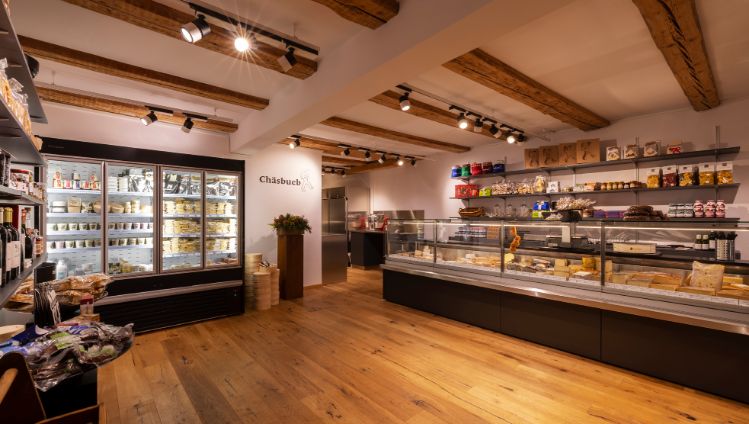 Der Chäsbueb bringt die Käsetradition zurück in die Altstadt in Aarau. Das neue Käsezentrum befindet sich am Graben 28, direkt beim Märit.